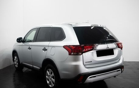 Mitsubishi Outlander III рестайлинг 3, 2019 год, 2 296 000 рублей, 6 фотография