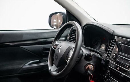 Mitsubishi Outlander III рестайлинг 3, 2019 год, 2 296 000 рублей, 16 фотография