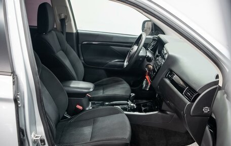 Mitsubishi Outlander III рестайлинг 3, 2019 год, 2 296 000 рублей, 15 фотография