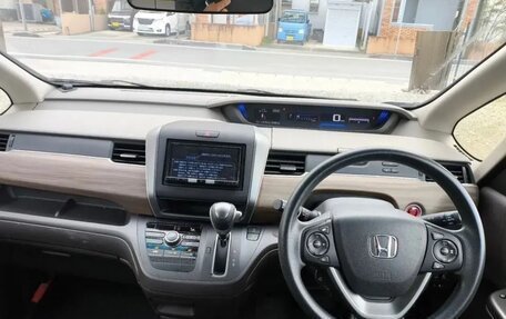 Honda Freed II, 2021 год, 1 820 000 рублей, 8 фотография