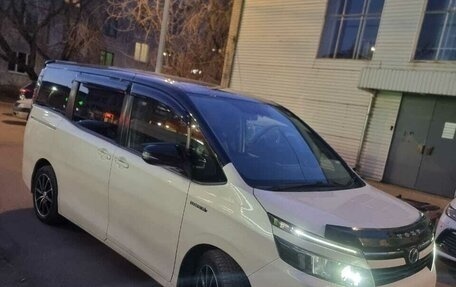 Toyota Voxy III, 2014 год, 1 580 000 рублей, 2 фотография