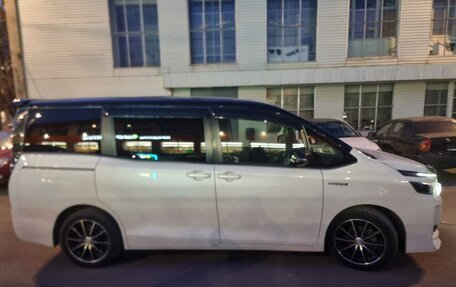 Toyota Voxy III, 2014 год, 1 580 000 рублей, 5 фотография