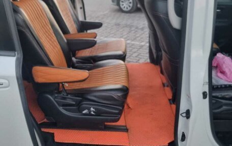 Toyota Voxy III, 2014 год, 1 580 000 рублей, 8 фотография