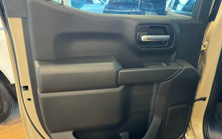 Chevrolet Silverado, 2022 год, 5 850 000 рублей, 21 фотография