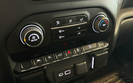 Chevrolet Silverado, 2022 год, 5 850 000 рублей, 22 фотография