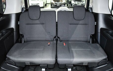 Nissan Serena IV, 2018 год, 2 099 000 рублей, 13 фотография