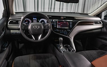 Toyota Camry, 2018 год, 2 749 000 рублей, 6 фотография