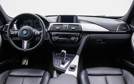 BMW 3 серия, 2018 год, 2 980 000 рублей, 13 фотография