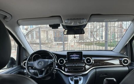 Mercedes-Benz V-Класс, 2017 год, 3 590 000 рублей, 14 фотография