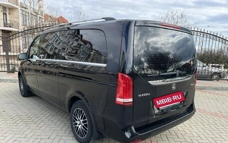 Mercedes-Benz V-Класс, 2017 год, 3 590 000 рублей, 7 фотография