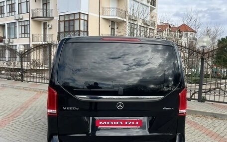 Mercedes-Benz V-Класс, 2017 год, 3 590 000 рублей, 6 фотография