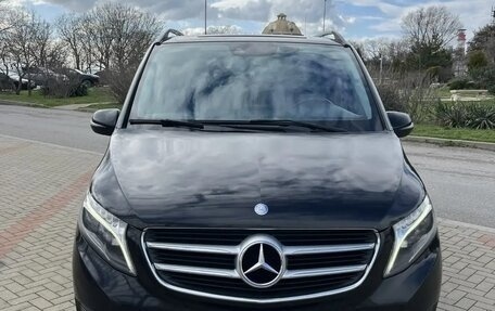 Mercedes-Benz V-Класс, 2017 год, 3 590 000 рублей, 3 фотография