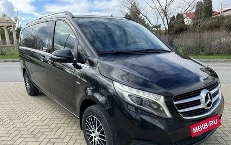 Mercedes-Benz V-Класс, 2017 год, 3 590 000 рублей, 2 фотография