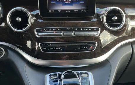 Mercedes-Benz V-Класс, 2017 год, 3 590 000 рублей, 21 фотография