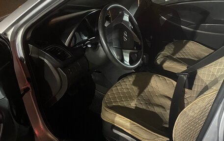 Hyundai Solaris II рестайлинг, 2015 год, 550 000 рублей, 5 фотография