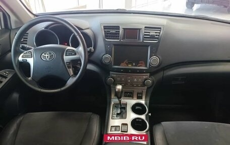 Toyota Highlander III, 2012 год, 1 970 000 рублей, 10 фотография