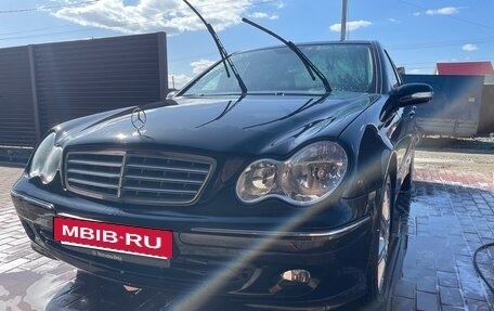Mercedes-Benz C-Класс, 2006 год, 1 550 000 рублей, 2 фотография