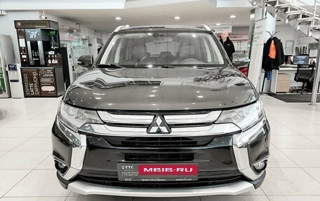Mitsubishi Outlander III рестайлинг 3, 2018 год, 2 260 000 рублей, 2 фотография