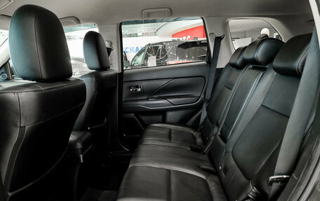 Mitsubishi Outlander III рестайлинг 3, 2018 год, 2 260 000 рублей, 12 фотография