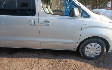 Hyundai Grand Starex Grand Starex I рестайлинг 2, 2010 год, 1 300 000 рублей, 2 фотография