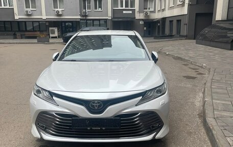 Toyota Camry, 2018 год, 2 590 000 рублей, 4 фотография