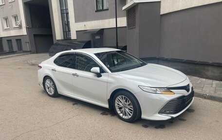 Toyota Camry, 2018 год, 2 590 000 рублей, 3 фотография