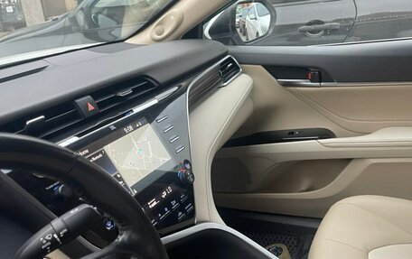 Toyota Camry, 2018 год, 2 590 000 рублей, 6 фотография