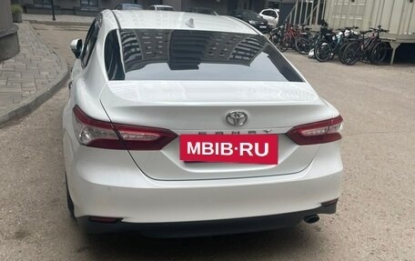 Toyota Camry, 2018 год, 2 590 000 рублей, 2 фотография