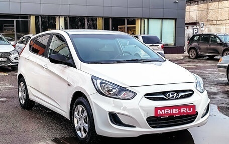 Hyundai Solaris II рестайлинг, 2011 год, 745 000 рублей, 2 фотография