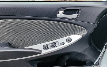 Hyundai Solaris II рестайлинг, 2011 год, 745 000 рублей, 13 фотография