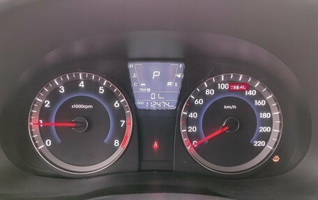 Hyundai Solaris II рестайлинг, 2011 год, 745 000 рублей, 17 фотография