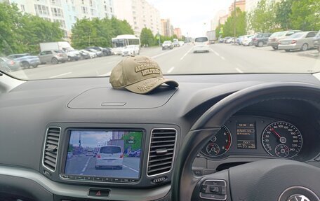 Volkswagen Sharan II, 2015 год, 1 375 000 рублей, 2 фотография