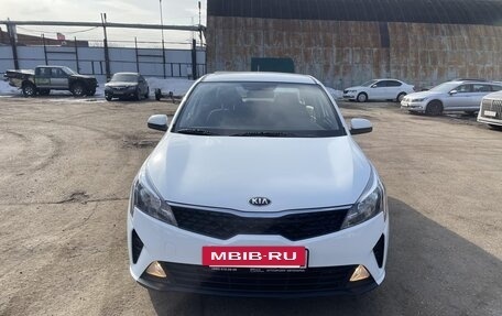 KIA Rio IV, 2020 год, 1 550 000 рублей, 2 фотография