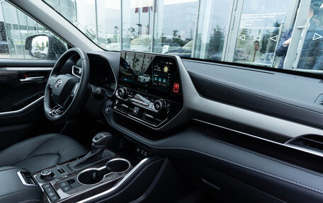 Toyota Highlander, 2025 год, 6 090 000 рублей, 40 фотография