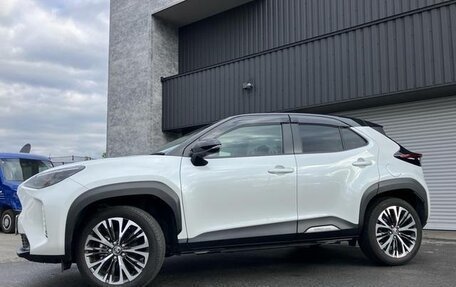 Toyota Yaris, 2023 год, 1 479 000 рублей, 6 фотография