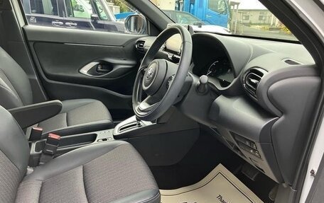 Toyota Yaris, 2023 год, 1 479 000 рублей, 10 фотография