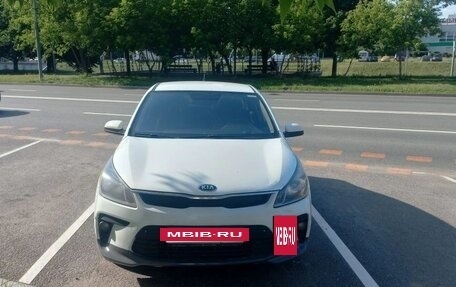 KIA Rio IV, 2018 год, 950 000 рублей, 3 фотография