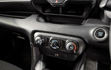 Toyota Yaris, 2021 год, 1 250 000 рублей, 14 фотография