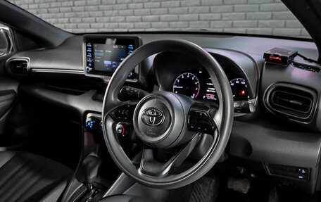 Toyota Yaris, 2021 год, 1 250 000 рублей, 11 фотография
