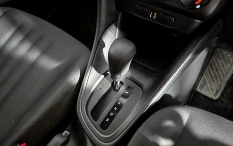 Toyota Yaris, 2021 год, 1 250 000 рублей, 13 фотография