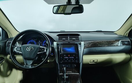 Toyota Camry, 2015 год, 1 890 000 рублей, 10 фотография