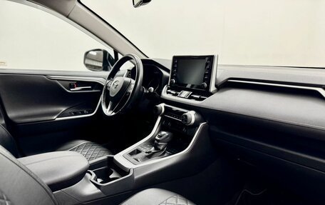 Toyota RAV4, 2021 год, 3 745 000 рублей, 12 фотография