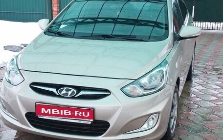 Hyundai Solaris II рестайлинг, 2011 год, 615 000 рублей, 1 фотография