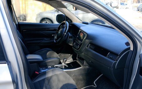 Mitsubishi Outlander III рестайлинг 3, 2019 год, 2 600 000 рублей, 4 фотография