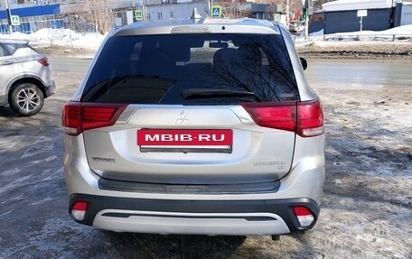 Mitsubishi Outlander III рестайлинг 3, 2019 год, 2 600 000 рублей, 5 фотография