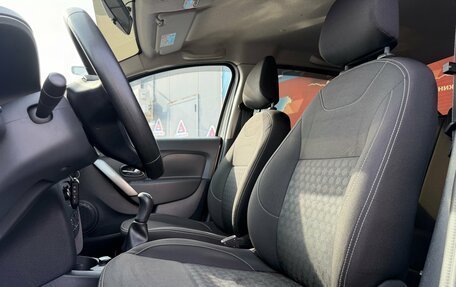 Renault Logan II, 2019 год, 747 000 рублей, 15 фотография