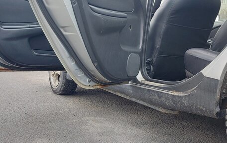 Toyota Avensis III рестайлинг, 2002 год, 297 000 рублей, 10 фотография