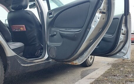 Toyota Avensis III рестайлинг, 2002 год, 297 000 рублей, 8 фотография