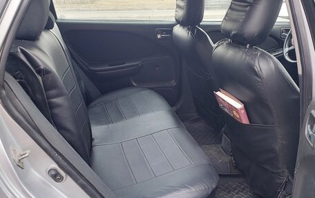 Toyota Avensis III рестайлинг, 2002 год, 297 000 рублей, 6 фотография