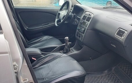 Toyota Avensis III рестайлинг, 2002 год, 297 000 рублей, 7 фотография